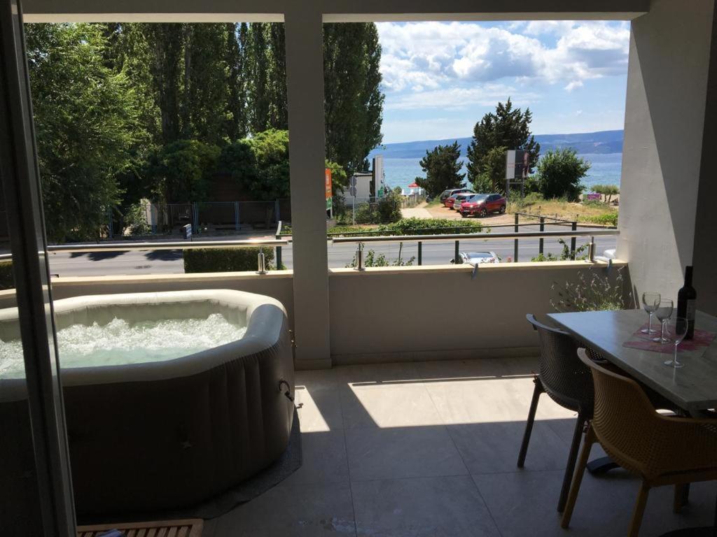 Apartments Ante Омиш Экстерьер фото