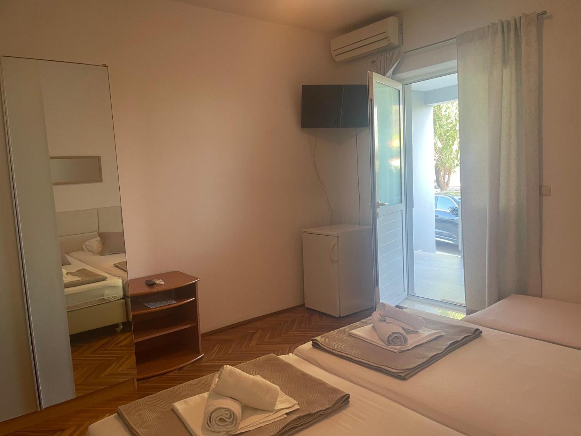 Apartments Ante Омиш Экстерьер фото