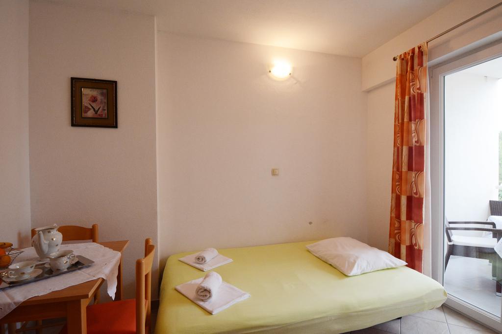 Apartments Ante Омиш Экстерьер фото