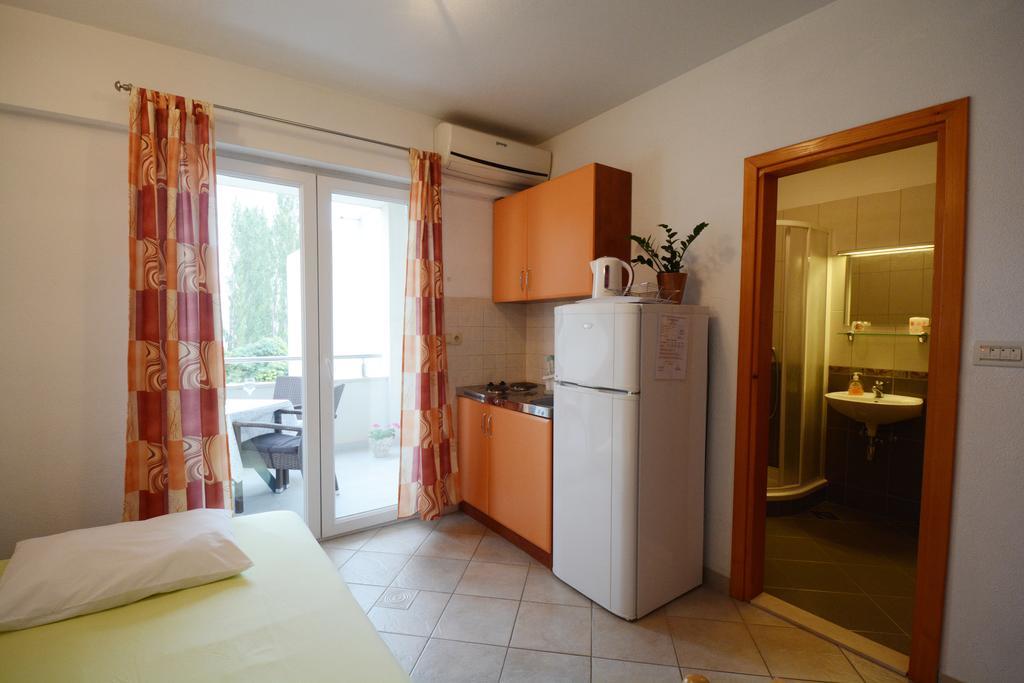 Apartments Ante Омиш Экстерьер фото