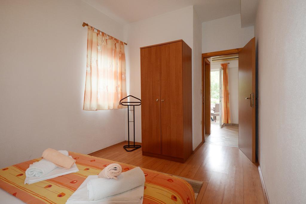 Apartments Ante Омиш Экстерьер фото