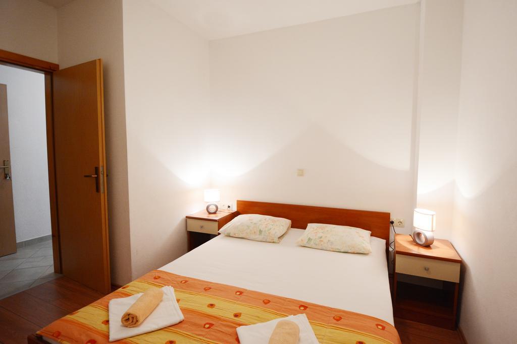 Apartments Ante Омиш Экстерьер фото