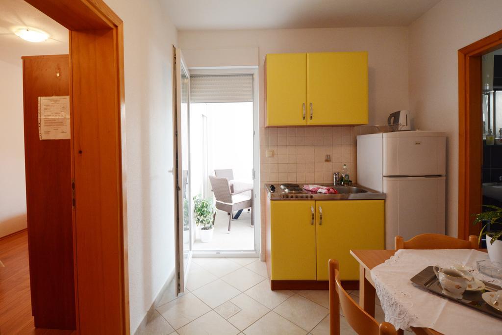 Apartments Ante Омиш Экстерьер фото