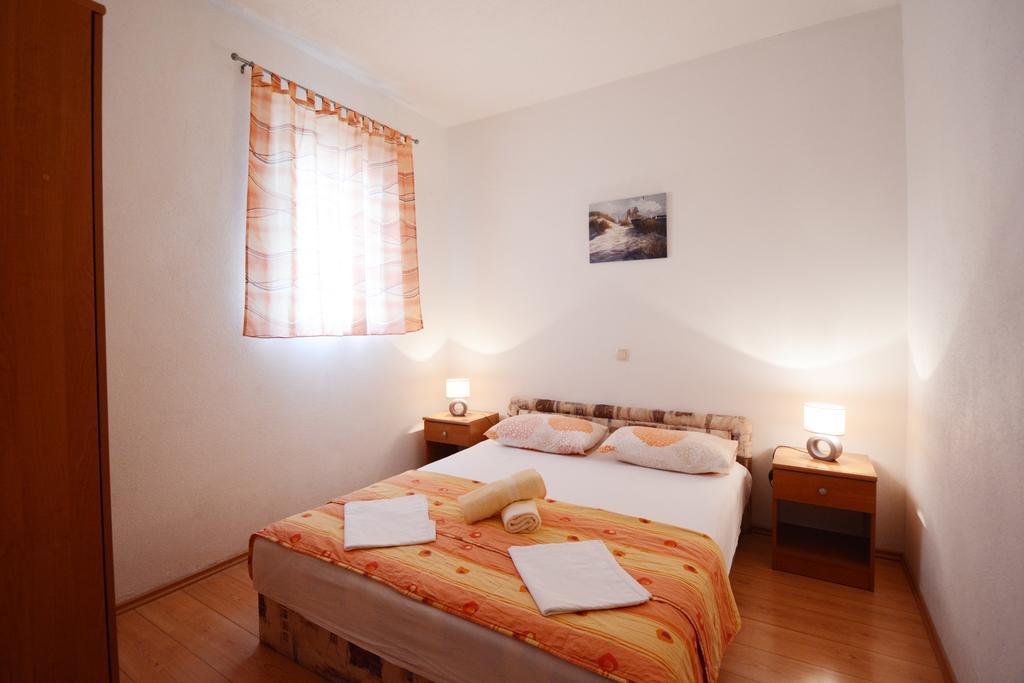 Apartments Ante Омиш Экстерьер фото